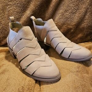 1. State Amilee Women's Ankle Booties.